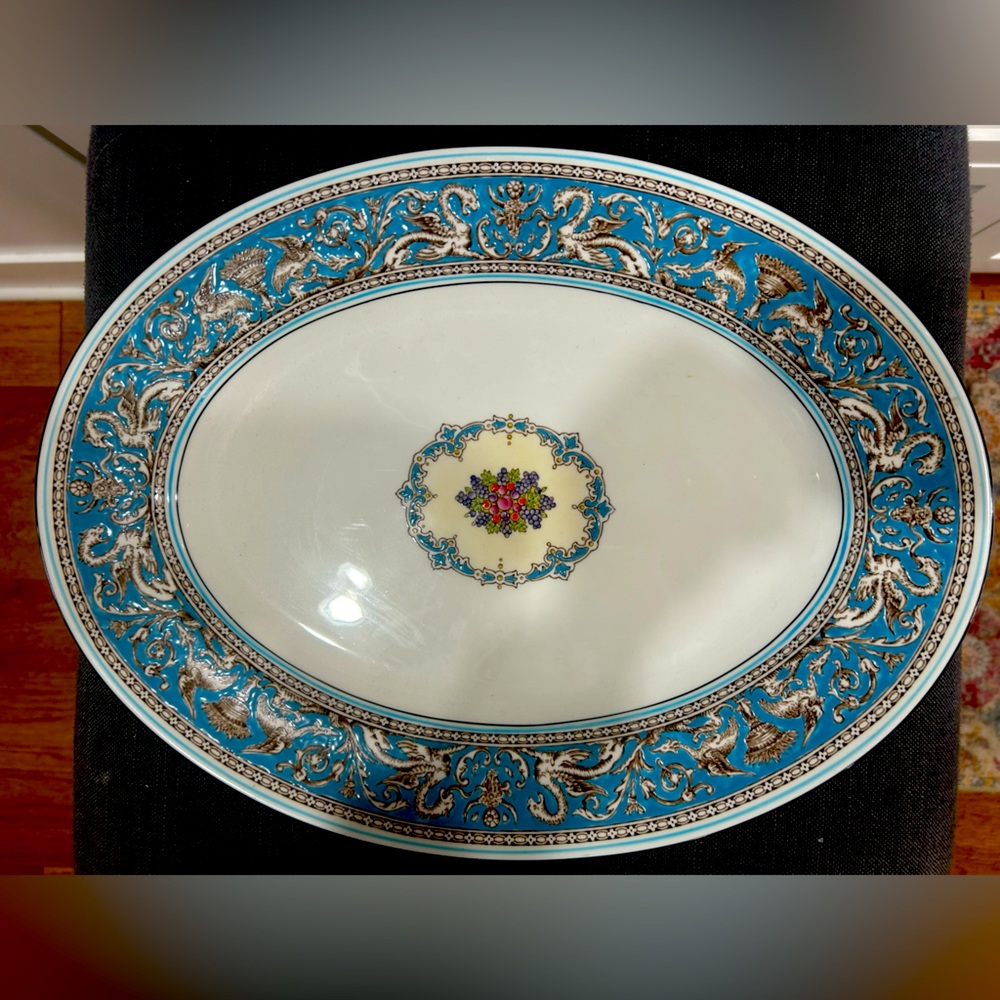 Wedgewood oval serving platter and oval serving dish W2417